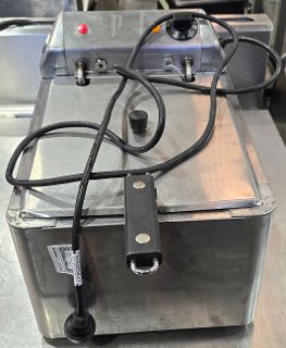 Bakbar Single Deep Fryer - Used - 10amp - $495 + GST